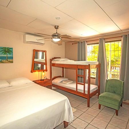 Hotel Laura'S House Coco Bagian luar foto