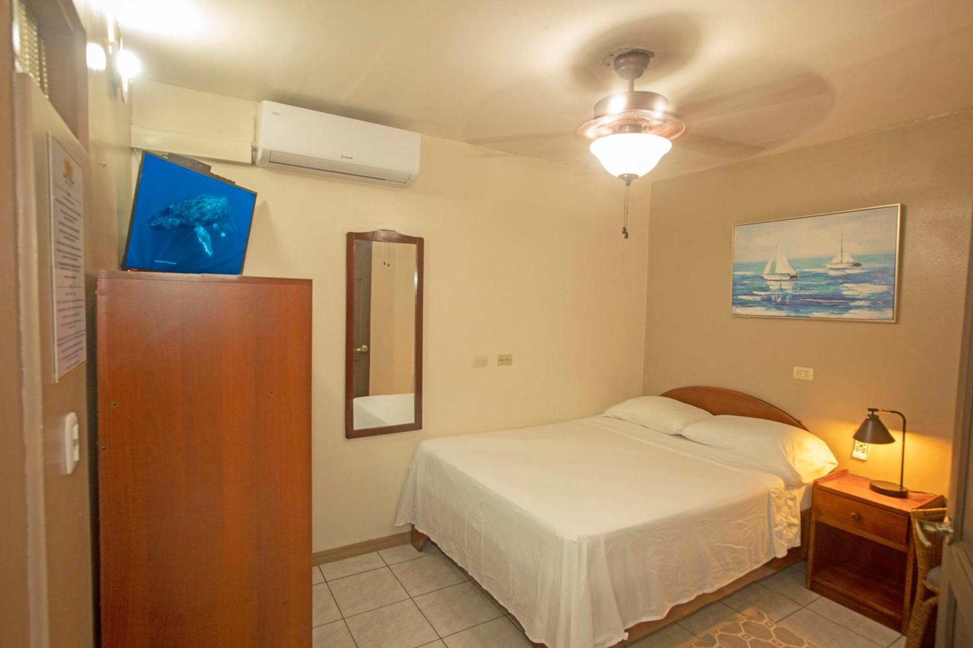 Hotel Laura'S House Coco Bagian luar foto