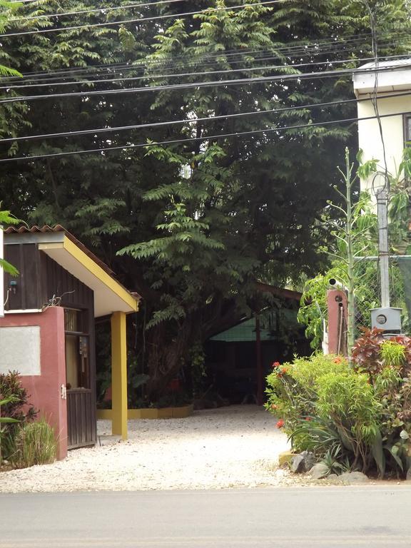 Hotel Laura'S House Coco Bagian luar foto