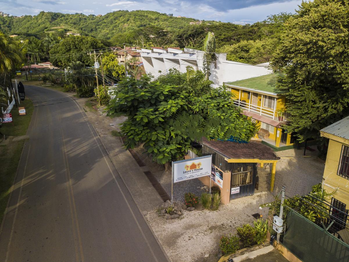 Hotel Laura'S House Coco Bagian luar foto
